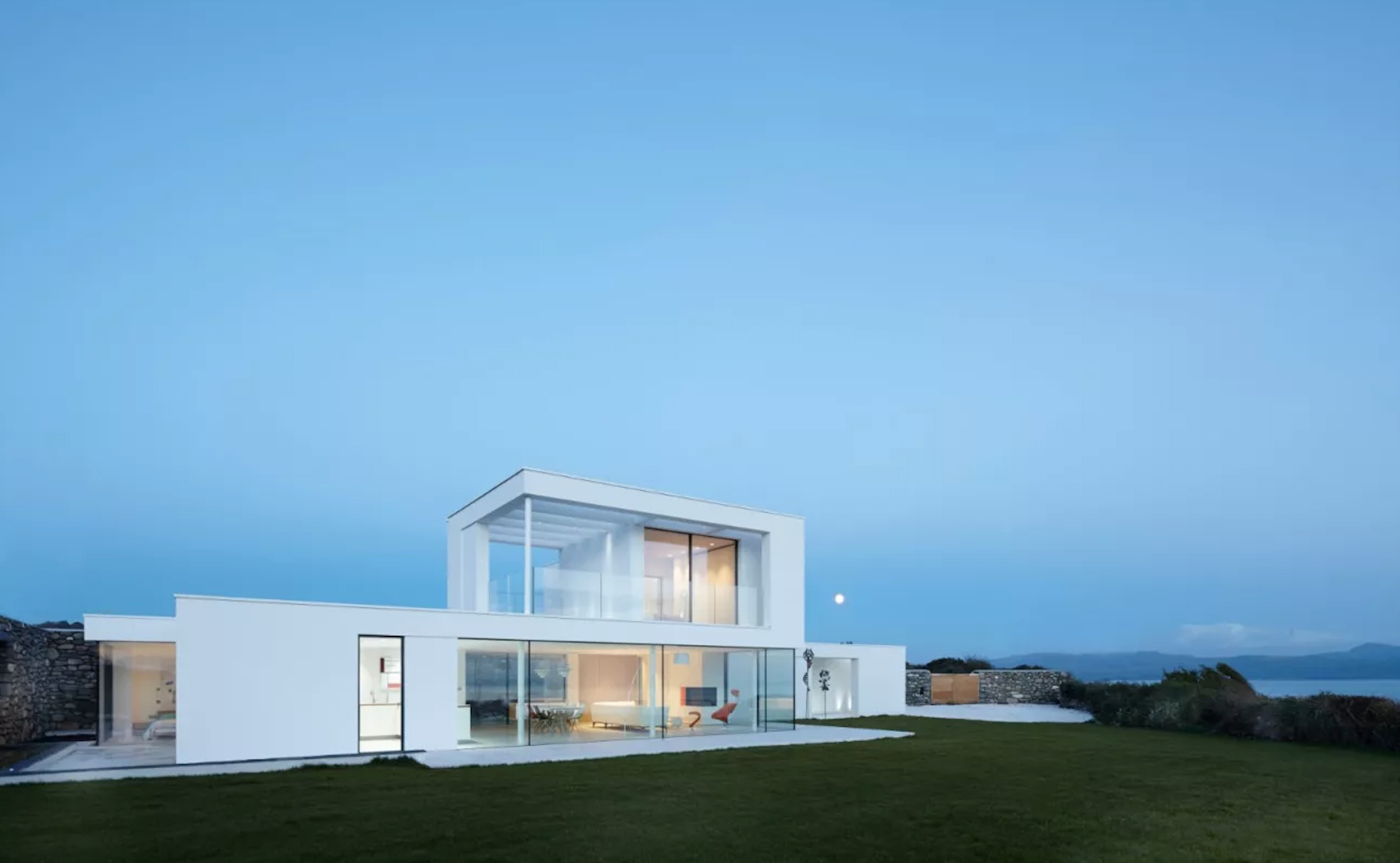 Rob and Kay Hodgson constructed the property on a dramatic cliff-side