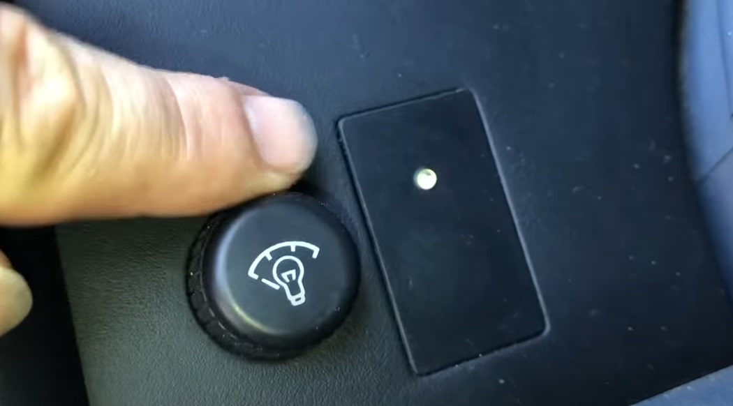 A light on the dashboard will signal when your alarm has been deactivated