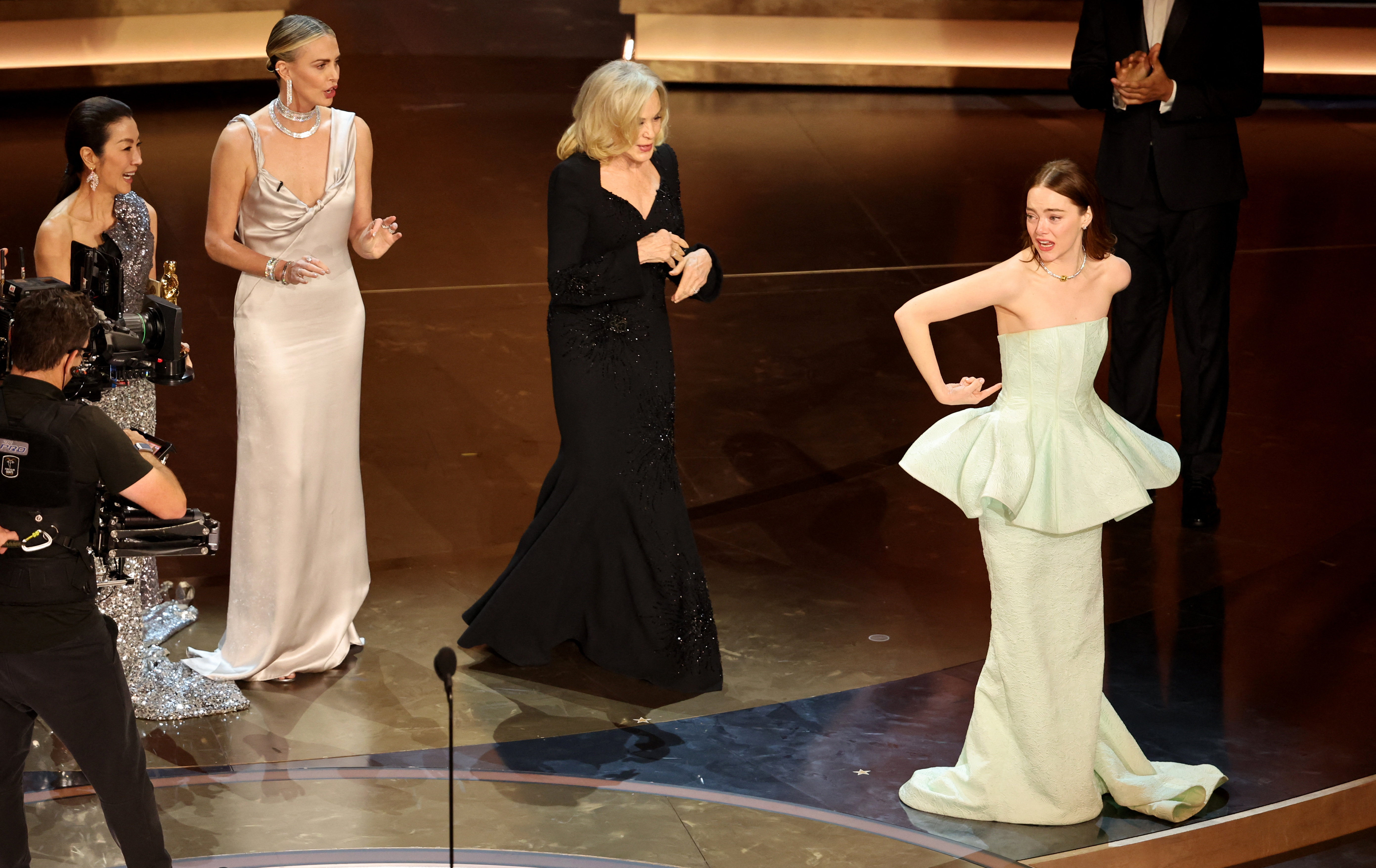 Emma Stone suffered a major wardrobe malfunction at the 2024 Oscars