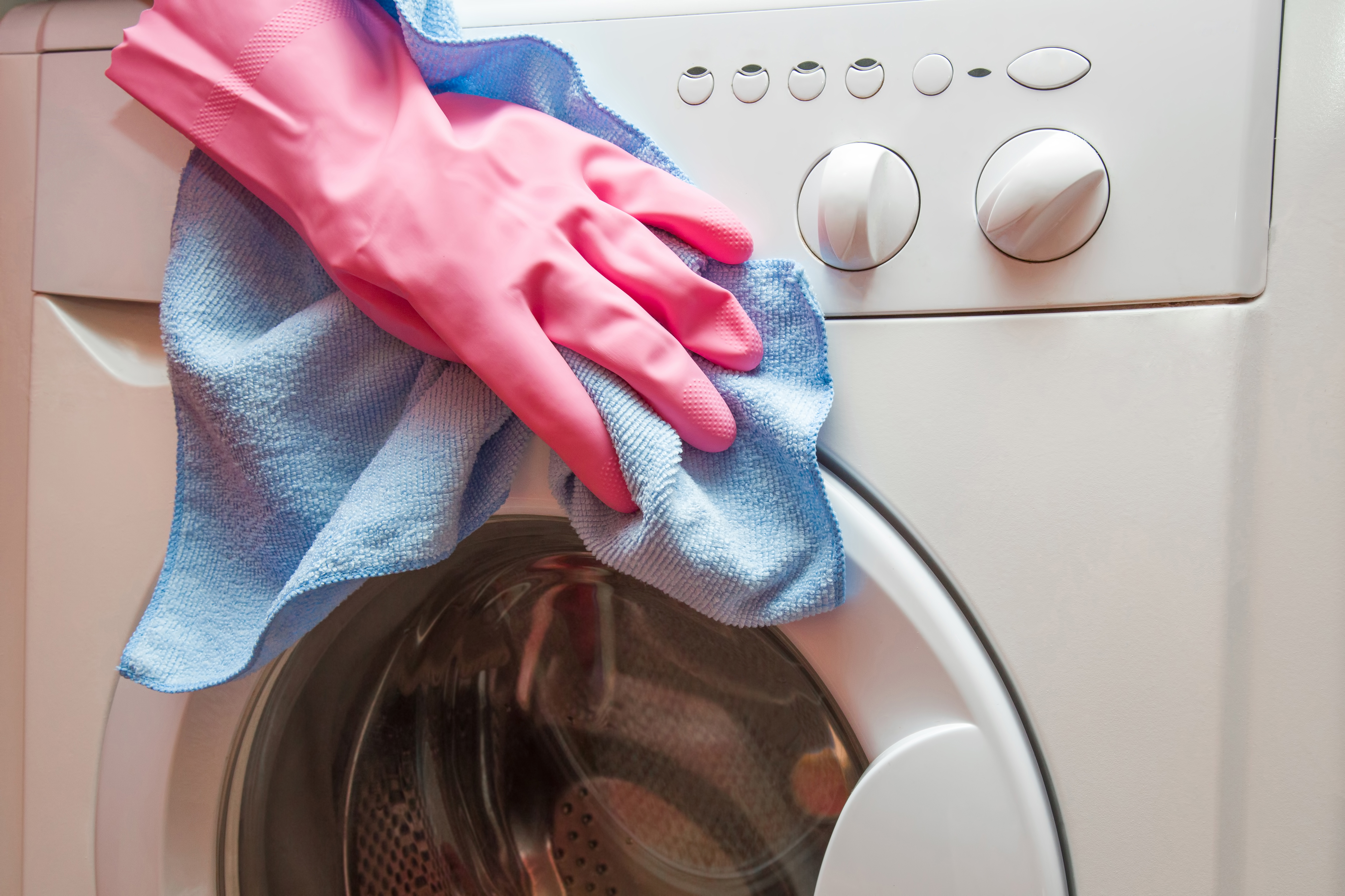 A mum-of-four has shared a clever hack to rid your washing machine of mildew and grime in just 10 minutes